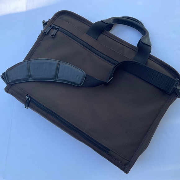 TUMI brown nylon large screen laptop case 17” - Picture 8 of 11